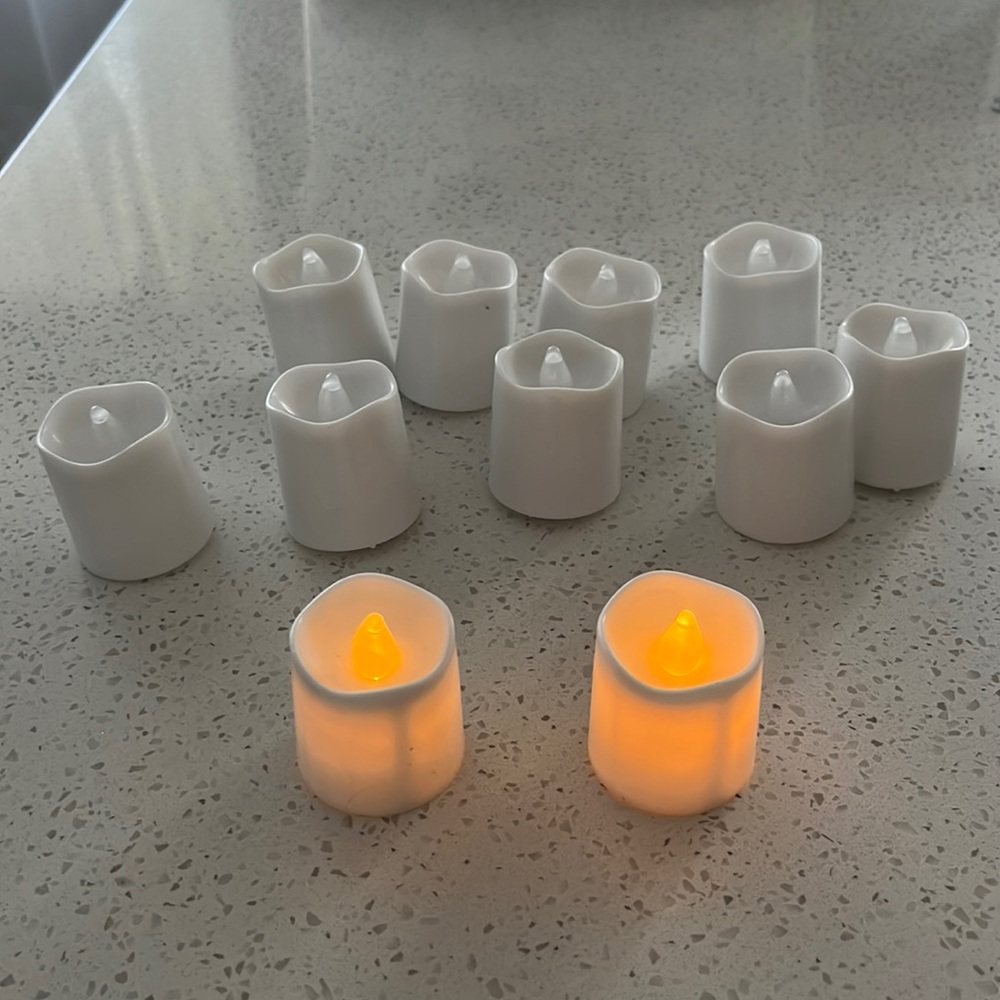 Set of 11 battery operated candles
